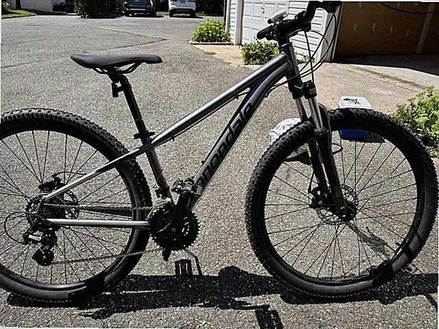 Cannondale Catalyst 27.5 Mountain Bike Size Medium