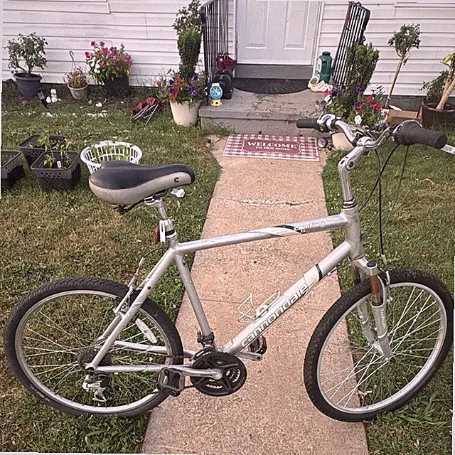 Cannondale Comfort Hybrid Bike M Silver 26in Wheels Front Suspension V-Brakes