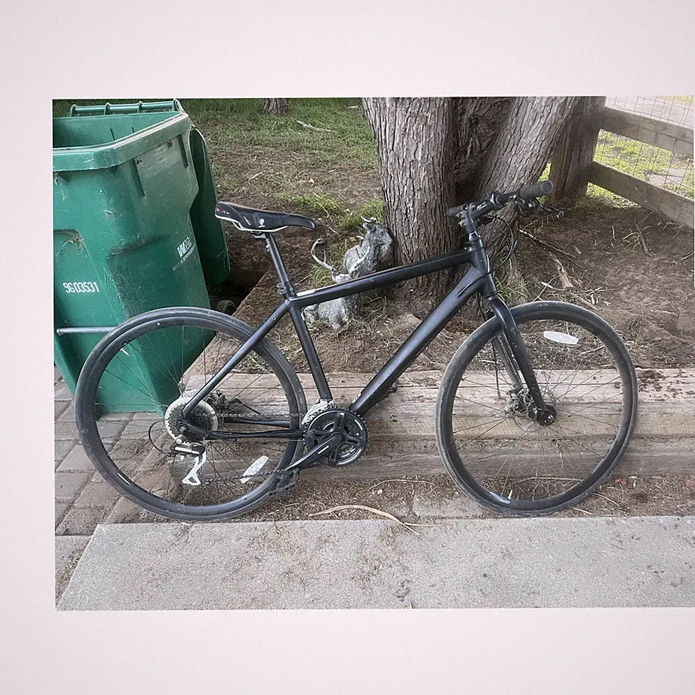 Cannondale Hybrid Bike Medium Frame 700C Wheels 24 Speed Disc Brakes Black