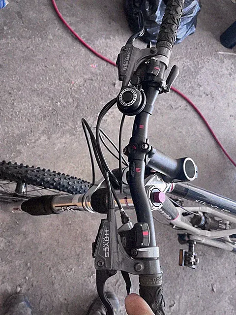 cannondale jekyll mountain bike lefty (back tire not holding air)