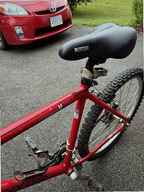 CANNONDALE MENS Bike RED Used 28” Wheels