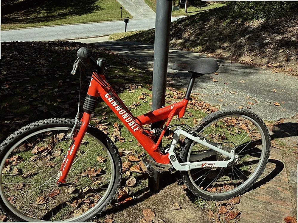 The Cannondale Super V 500 i bicycle Iconic orange