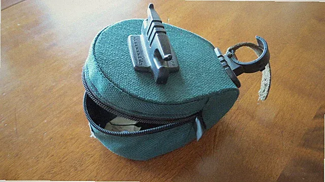 Vinatage Cannondale clip on saddle bag, green GUC, made in USA