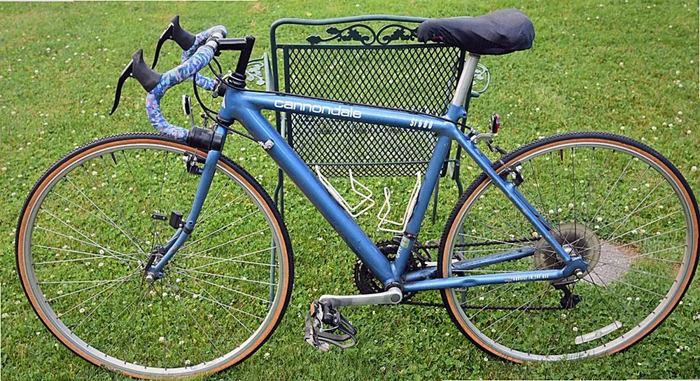 Vintage Mans Cannondale ST600, 19 1/2" Aluminum Frame 21 Speed Bike